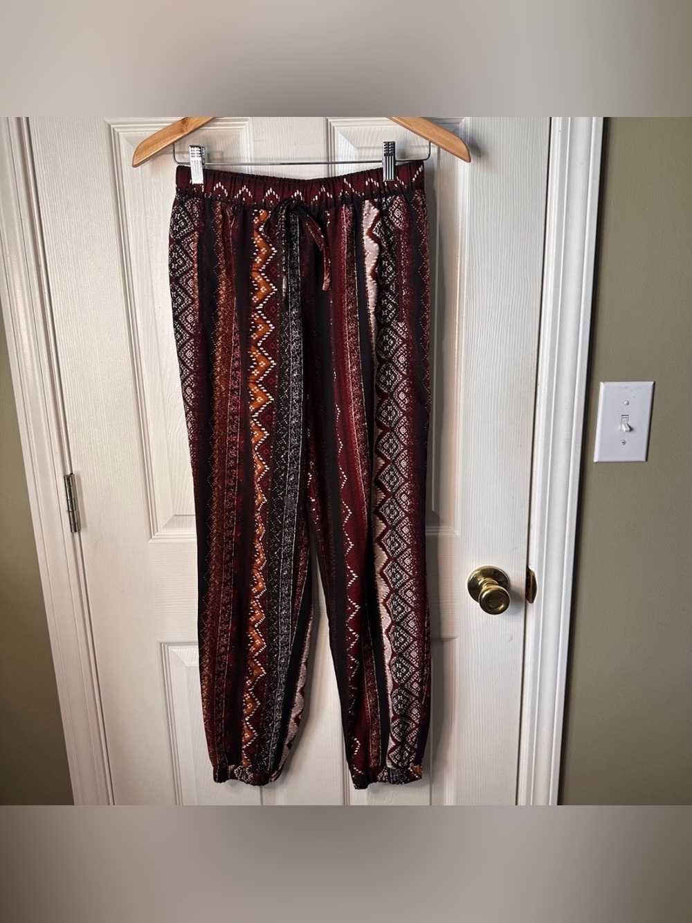 Size Medium Tribal Print Multicolored Lounge Pants Cuffed Ankle Drawstring